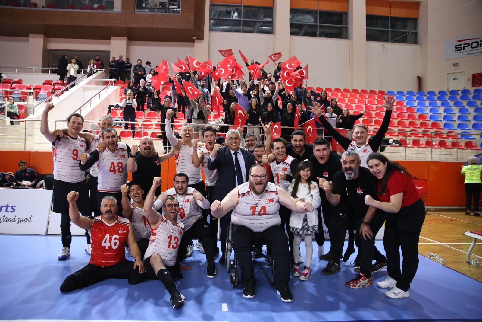 Uzman Posta Oturarak Voleybol Avrupa Şampiyonası B Kategorisinde Erkek Milli Takımımızdan Tarihi Zafer