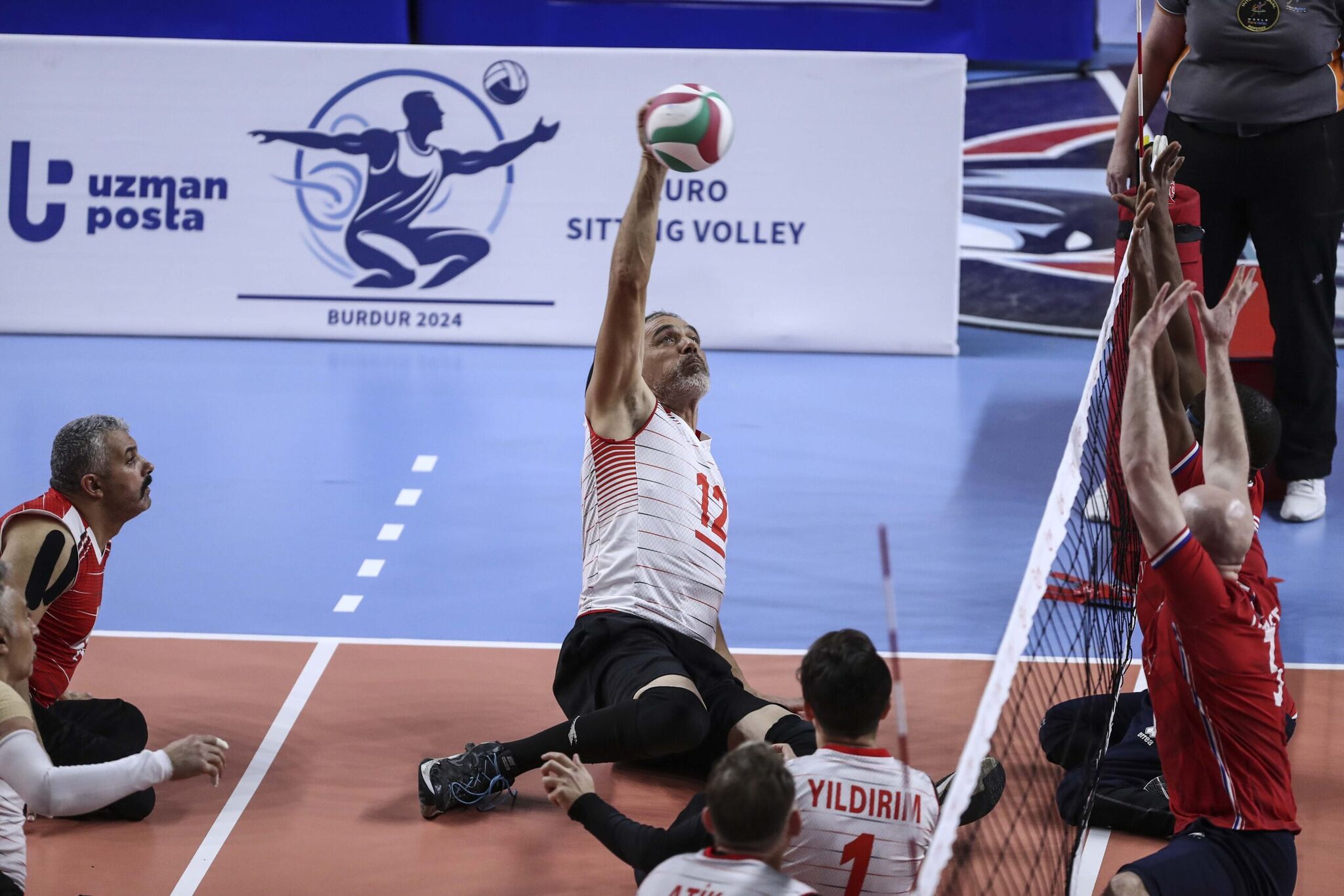 Uzman Posta Oturarak Voleybol Avrupa Şampiyonası B Kategorisinde Erkek Milli Takımımızdan Tarihi Zafer